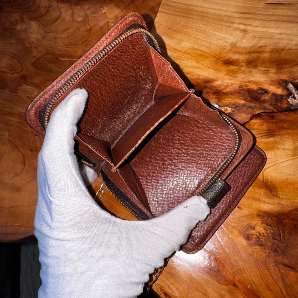 Louis Vuitton, authentic vintage compact wallet with unbranded chain - Picture 12 of 17